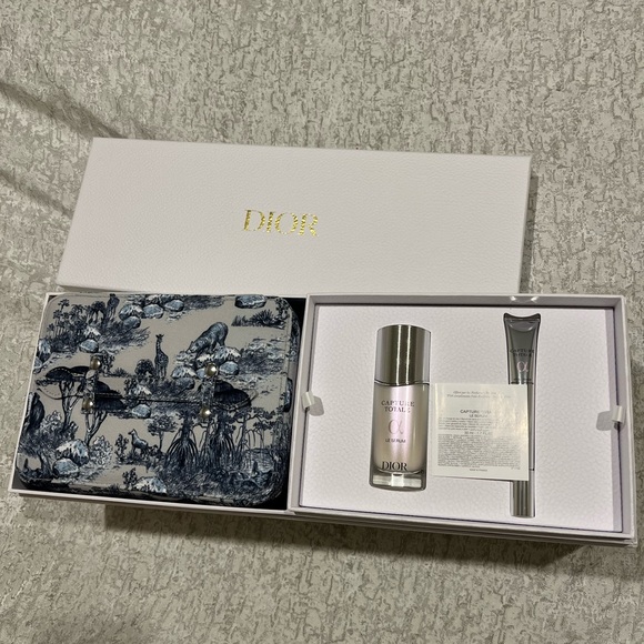Dior Around The World Exclusive Skincare Set + Vanity Case + 2 Dior Face Towels - Picture 3 of 7
